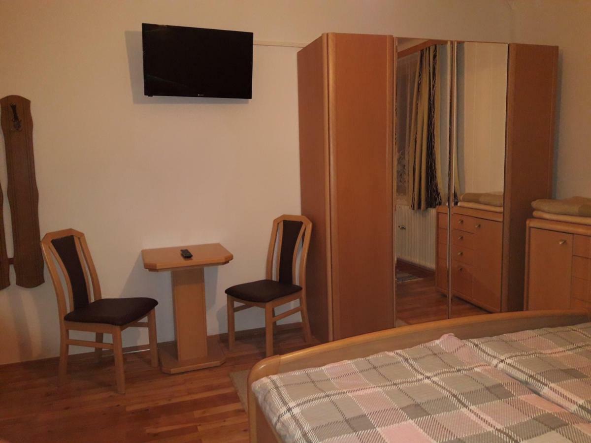 Dorfwirtshaus Rauch Hotel Eschabruck Екстериор снимка